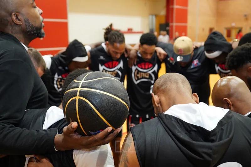 CTX Chaos players huddled around a coach before tip-off